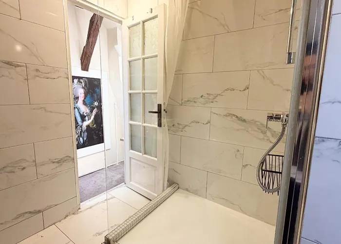 Marais-pletzl, Rue Des Rosiers *